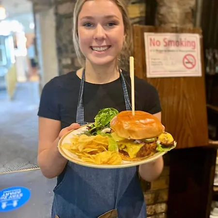 Гостевой дом The Stables Townhouse Бирр