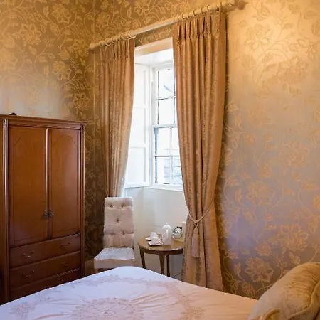 The Stables Townhouse 3* Birr