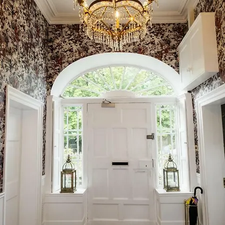 Гостевой дом The Stables Townhouse Бирр