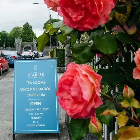 The Stables Townhouse Гостевой дом Бирр