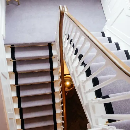 The Stables Townhouse Бирр