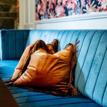 The Stables Townhouse Гостевой дом Бирр